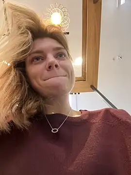 Snapshot of ValenciaShock chatting on October 2025 06:45:01 AM ValenciaShock online show from October 2025 06:45:01 AM