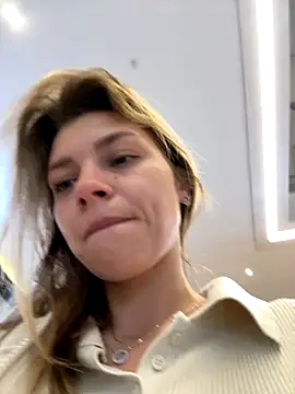 Snapshot of ValenciaShock chatting on October 2025 06:35:02 AM ValenciaShock online show from October 2025 06:35:02 AM