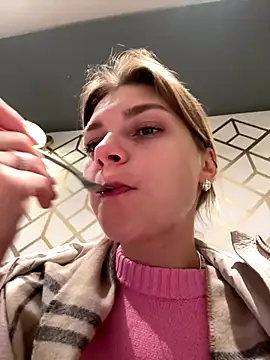 Snapshot of ValenciaShock chatting on October 2025 06:37:01 AM ValenciaShock online show from October 2025 06:37:01 AM