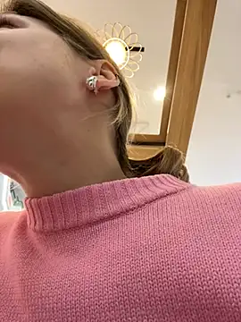 Snapshot of ValenciaShock chatting on October 2025 06:58:02 AM ValenciaShock online show from October 2025 06:58:02 AM