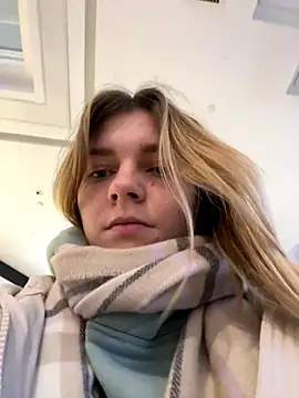 Snapshot of ValenciaShock chatting on October 2025 06:43:02 AM ValenciaShock online show from October 2025 06:43:02 AM