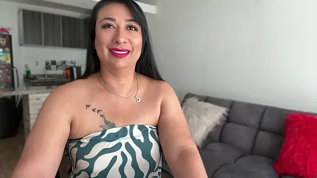 Karina Yang online show from April 2026 06:03:01 PM