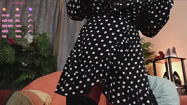 Snapshot of KarinaRoge chatting on February 2025 07:09:01 PM KarinaRoge online show from February 2025 07:09:01 PM