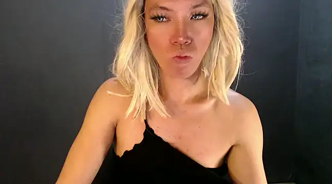 Snapshot of Rhianna_wilson chatting on January 2025 11:10:02 PM Rhianna wilson online show from January 2025 11:10:02 PM