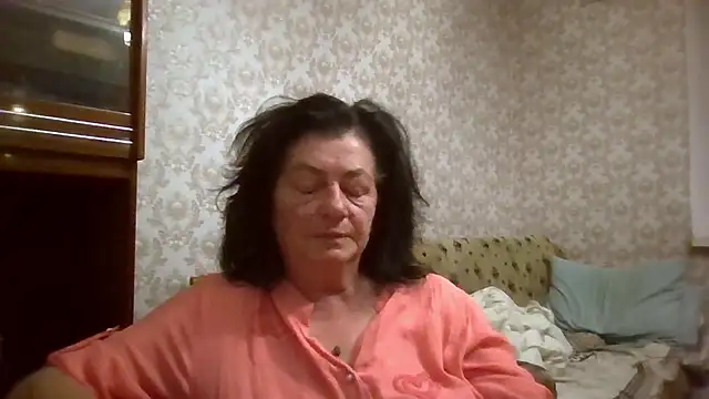 Snapshot of GypsiQueen2 chatting on June 2026 12:37:01 AM GypsiQueen2 online show from June 2026 12:37:01 AM