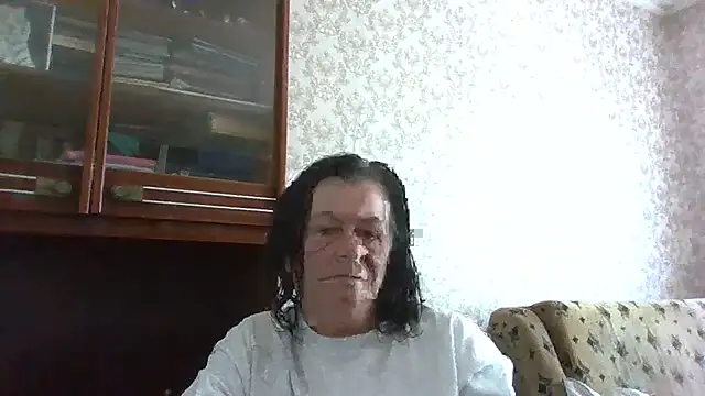 Snapshot of GypsiQueen2 chatting on June 2026 07:25:01 AM GypsiQueen2 online show from June 2026 07:25:01 AM