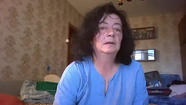 Snapshot of GypsiQueen2 chatting on July 2026 05:01:01 AM GypsiQueen2 online show from July 2026 05:01:01 AM