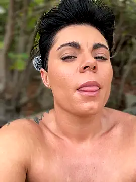 Snapshot of LukeLouHarvey chatting on September 2025 04:23:02 AM LukeLouHarvey online show from September 2025 04:23:02 AM