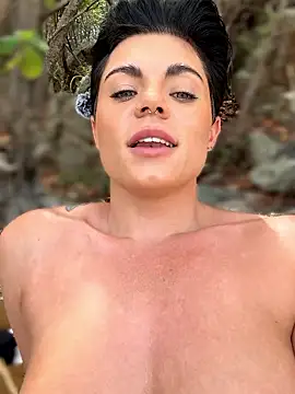 Snapshot of LukeLouHarvey chatting on September 2025 05:00:01 AM LukeLouHarvey online show from September 2025 05:00:01 AM