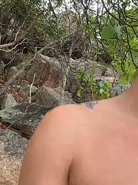 Snapshot of LukeLouHarvey chatting on September 2025 03:33:02 AM LukeLouHarvey online show from September 2025 03:33:02 AM