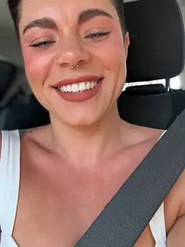 Snapshot of LukeLouHarvey chatting on October 2025 04:31:02 AM LukeLouHarvey online show from October 2025 04:31:02 AM