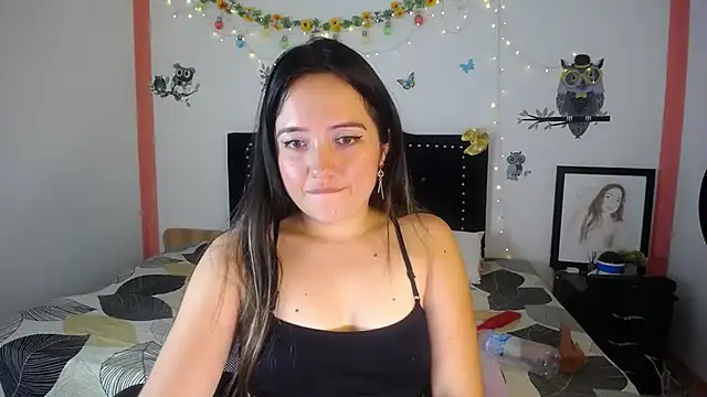 Snapshot of naughty_girl_4u chatting on December 2024 08:39:01 PM naughty girl 4u online show from December 2024 08:39:01 PM