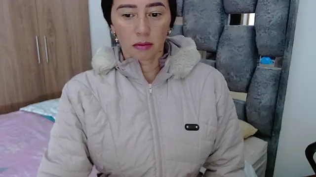 sara hott 1 online show from January 2025 01:32:02 PM