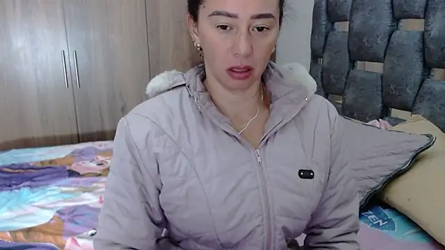 sara hott 1 online show from January 2025 12:27:01 PM