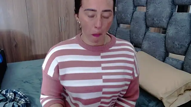 sara hott 1 online show from February 2025 02:01:01 PM