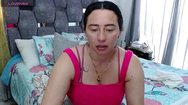 sara hott 1 online show from October 2025 04:37:01 PM