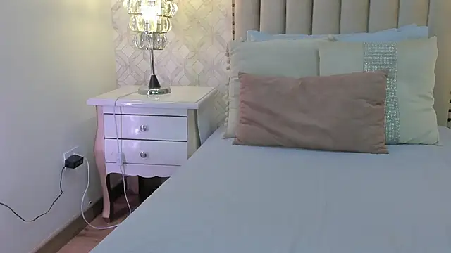 Pia Johnson  online show from February 2026 11:22:01 AM