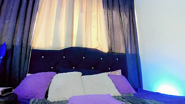 lesly xx online show from April 2026 07:14:01 PM