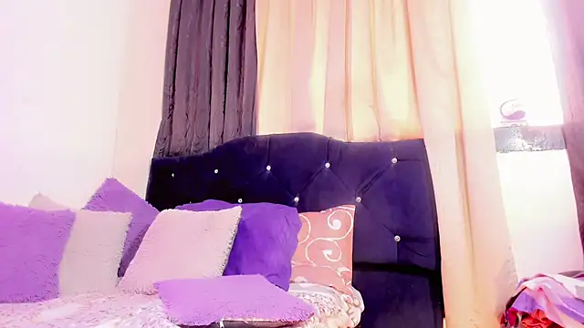 lesly xx online show from April 2026 07:26:01 PM