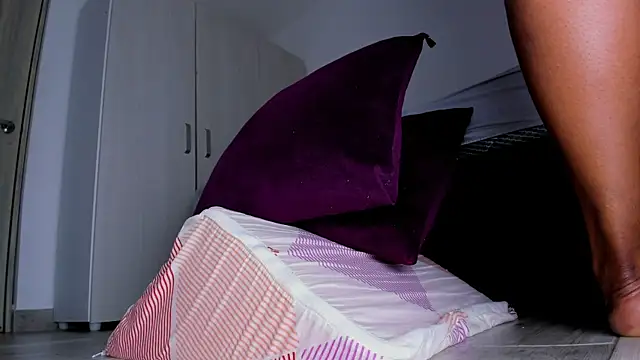 Skarleth69 online show from September 2025 12:43:02 AM