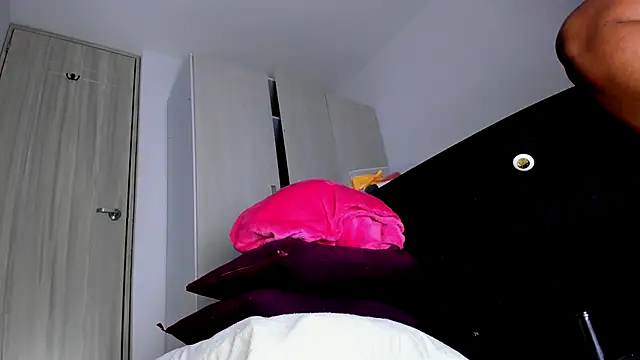 Skarleth69 online show from October 2025 02:45:02 AM