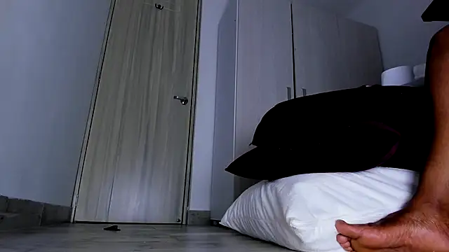 Skarleth69 online show from November 2025 02:21:01 AM