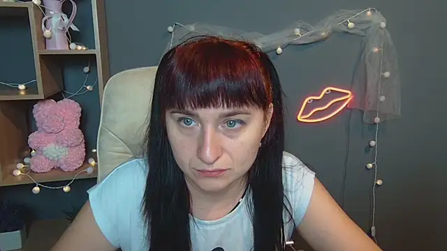 NinaFlawlees online show from September 2025 12:07:01 PM