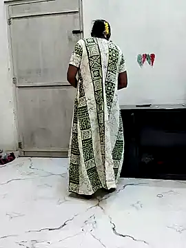 Queen Dolly online show from December 2024 06:30:02 PM