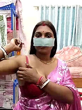 Queen Dolly online show from December 2024 06:15:01 PM