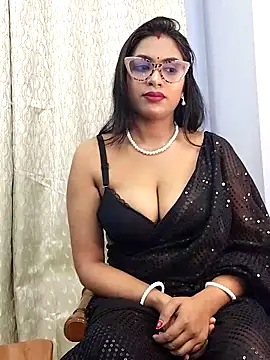 Queen Dolly online show from October 2025 06:06:02 PM