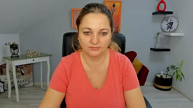 Snapshot of LollaGirl chatting on January 2025 04:22:02 AM LollaGirl online show from January 2025 04:22:02 AM