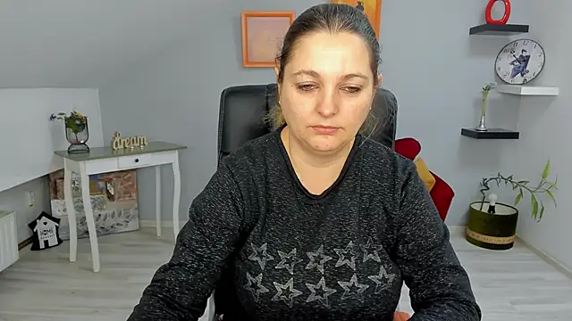 Snapshot of LollaGirl chatting on January 2025 04:17:01 AM LollaGirl online show from January 2025 04:17:01 AM