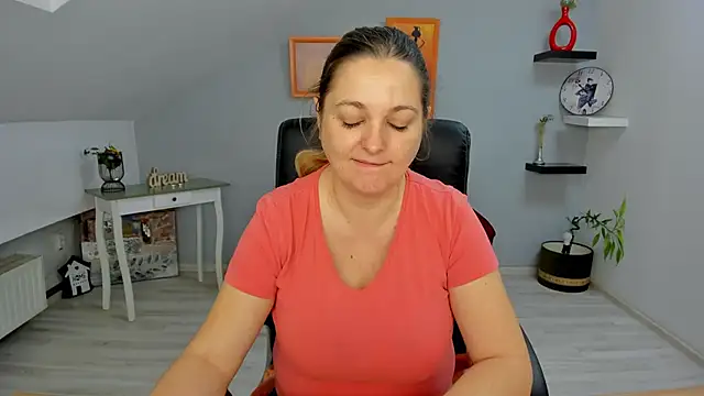 Snapshot of LollaGirl chatting on January 2025 04:23:02 AM LollaGirl online show from January 2025 04:23:02 AM