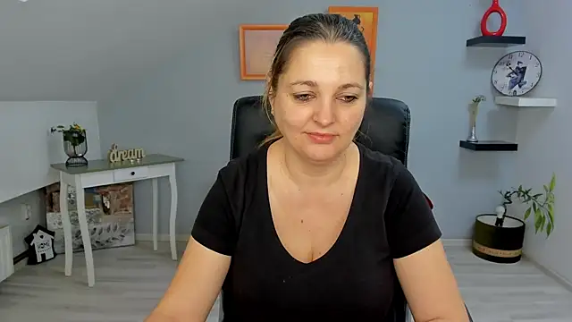 Snapshot of LollaGirl chatting on January 2025 04:15:02 AM LollaGirl online show from January 2025 04:15:02 AM