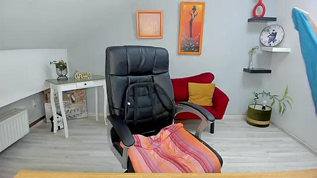 Snapshot of LollaGirl chatting on February 2025 07:18:02 AM LollaGirl online show from February 2025 07:18:02 AM