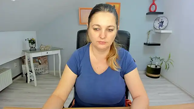 Snapshot of LollaGirl chatting on February 2025 04:16:02 AM LollaGirl online show from February 2025 04:16:02 AM