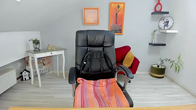 Snapshot of LollaGirl chatting on February 2025 07:23:02 AM LollaGirl online show from February 2025 07:23:02 AM