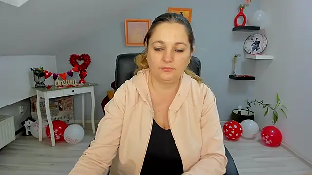 Snapshot of LollaGirl chatting on February 2025 04:15:01 AM LollaGirl online show from February 2025 04:15:01 AM