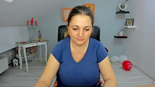 Snapshot of LollaGirl chatting on February 2025 04:07:02 AM LollaGirl online show from February 2025 04:07:02 AM