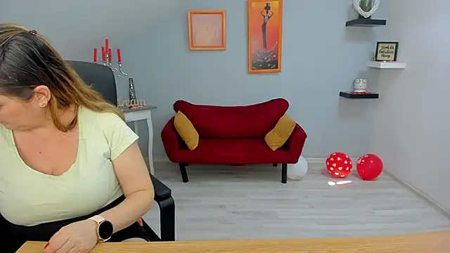 Snapshot of LollaGirl chatting on February 2025 10:47:02 AM LollaGirl online show from February 2025 10:47:02 AM