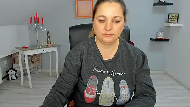 Snapshot of LollaGirl chatting on March 2025 04:14:01 AM LollaGirl online show from March 2025 04:14:01 AM