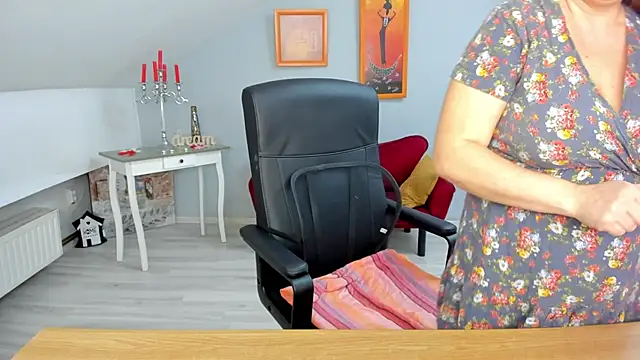 Snapshot of LollaGirl chatting on March 2025 04:27:02 AM LollaGirl online show from March 2025 04:27:02 AM