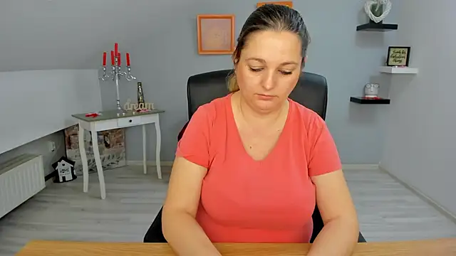 Snapshot of LollaGirl chatting on March 2025 04:13:01 AM LollaGirl online show from March 2025 04:13:01 AM