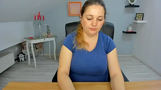 Snapshot of LollaGirl chatting on March 2025 04:19:01 AM LollaGirl online show from March 2025 04:19:01 AM