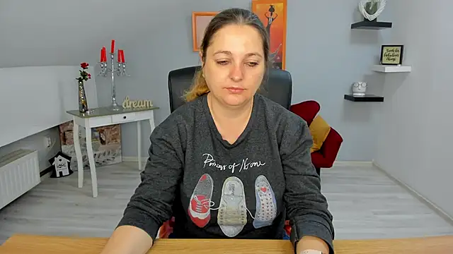 Snapshot of LollaGirl chatting on March 2025 04:19:01 AM LollaGirl online show from March 2025 04:19:01 AM