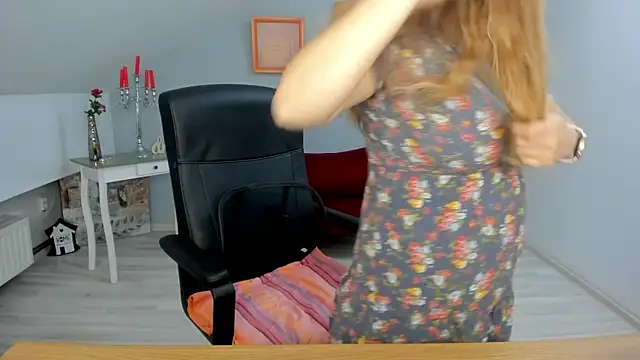 Snapshot of LollaGirl chatting on March 2025 04:25:01 AM LollaGirl online show from March 2025 04:25:01 AM