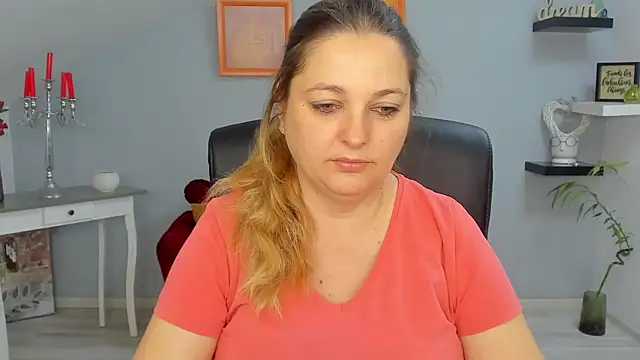 Snapshot of LollaGirl chatting on March 2025 04:17:02 AM LollaGirl online show from March 2025 04:17:02 AM