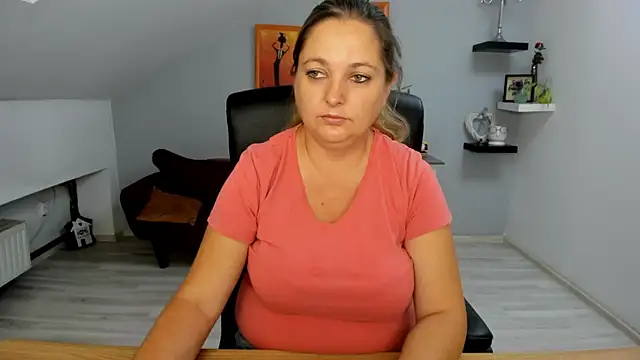 Snapshot of LollaGirl chatting on September 2025 03:39:02 AM LollaGirl online show from September 2025 03:39:02 AM