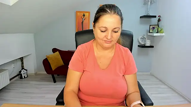 Snapshot of LollaGirl chatting on September 2025 03:19:02 AM LollaGirl online show from September 2025 03:19:02 AM