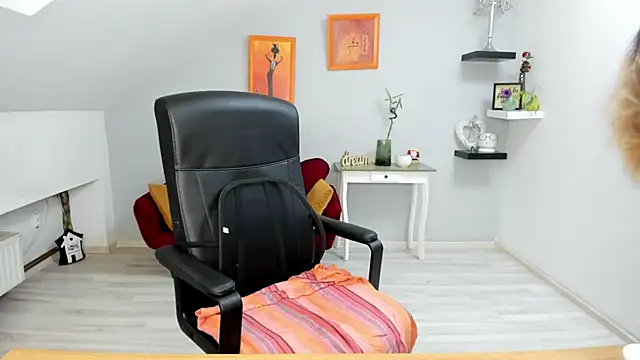 Snapshot of LollaGirl chatting on September 2025 03:19:01 AM LollaGirl online show from September 2025 03:19:01 AM